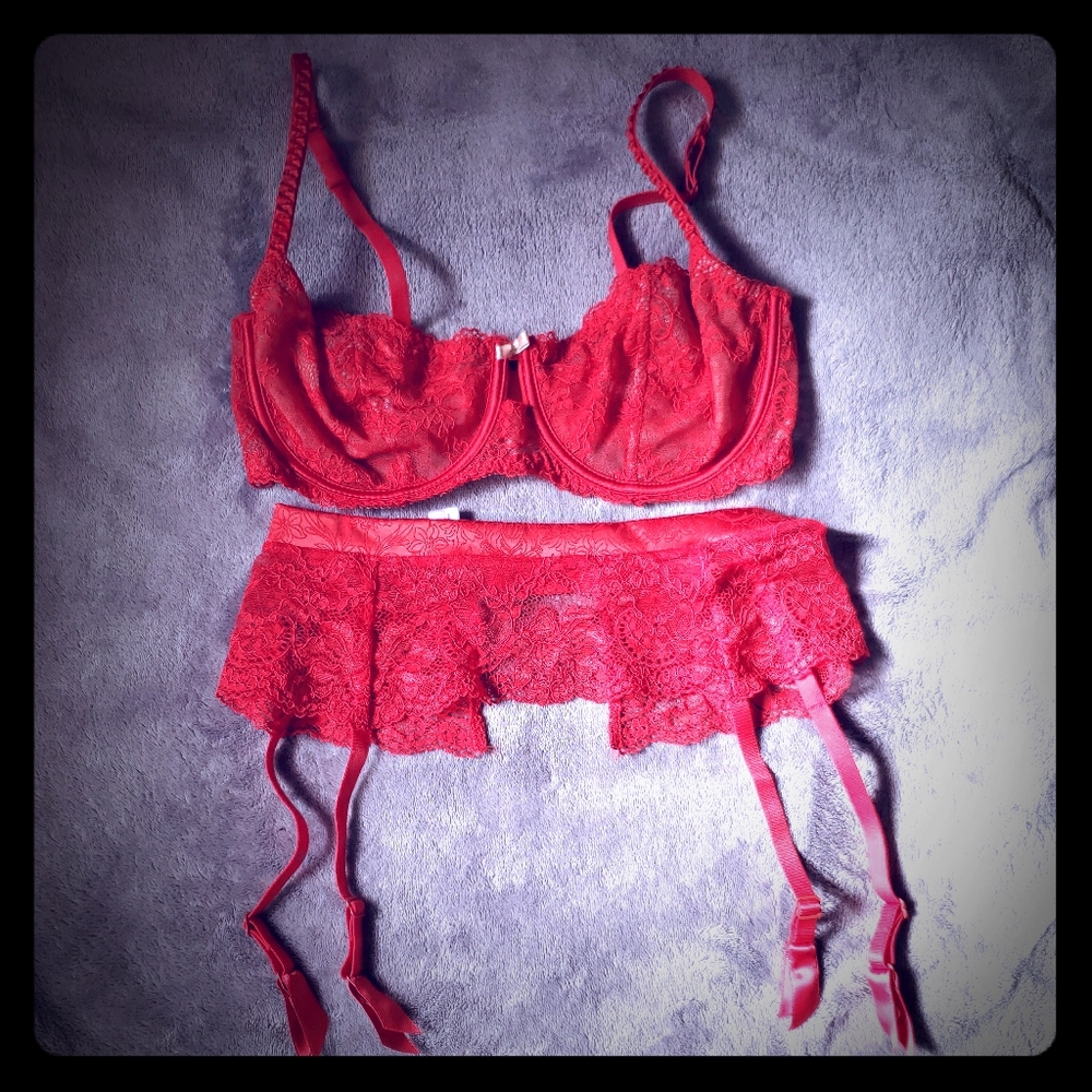 Rose & Petal Bra and Garter Set